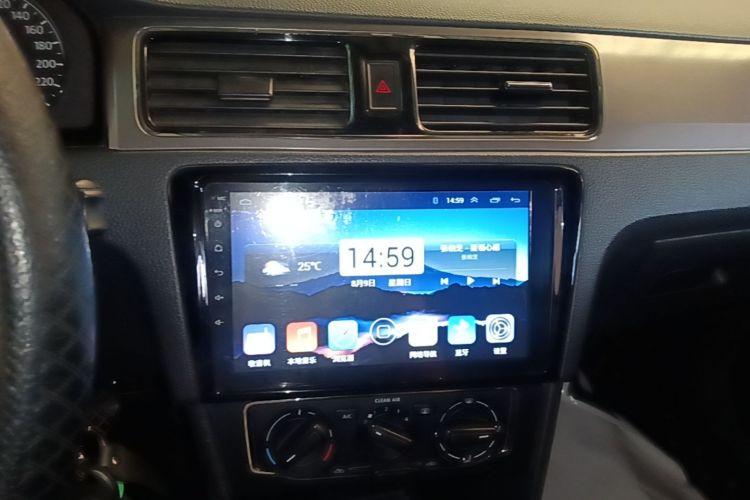 Volkswagen Santana 2016 car image #13