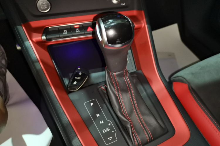 Audi Q3 2020 car image #14