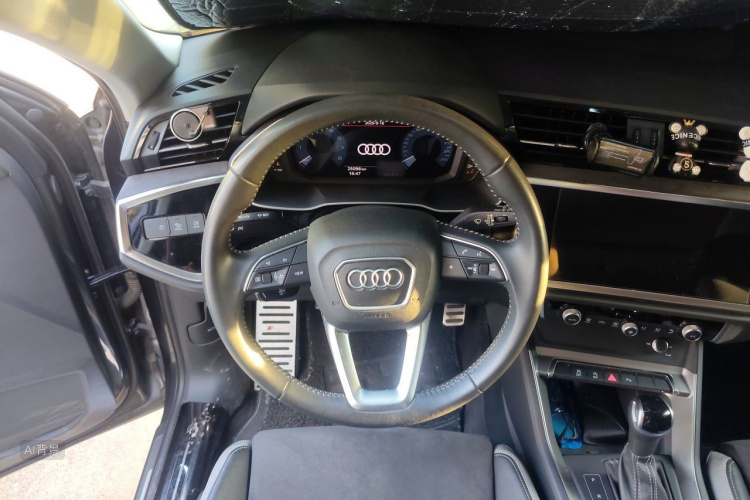Audi Q3 2019 #12 Audi Q3 2019 car image #12