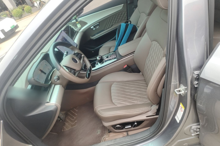 BYD Han 2024 car image #17