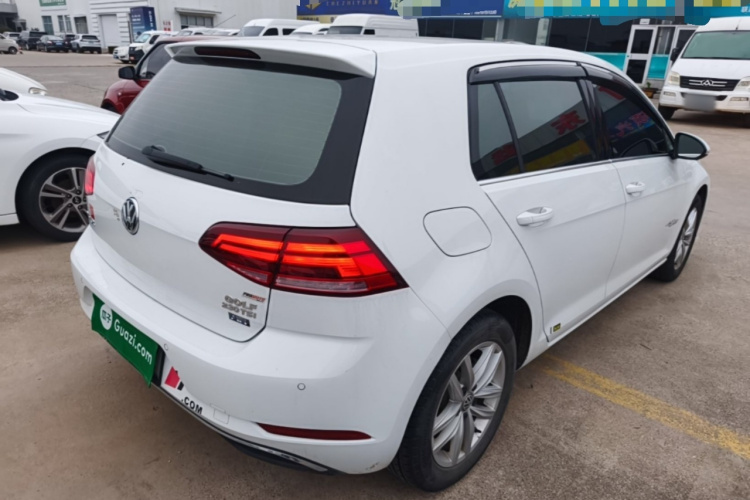 Volkswagen Golf 2018 car image #7