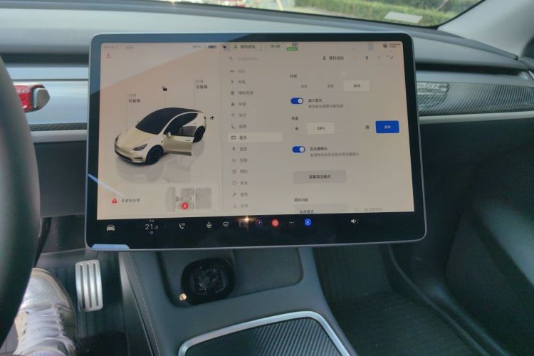 Tesla Model Y 2022 #13 Tesla Model Y 2022 car image #13