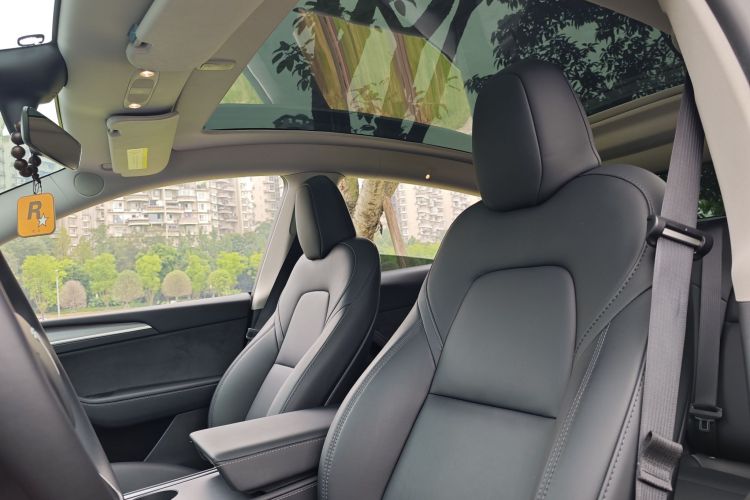 Tesla Model Y 2024 immagine di auto #15