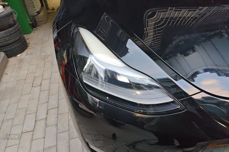 Tesla Model Y 2021 immagine di auto #8