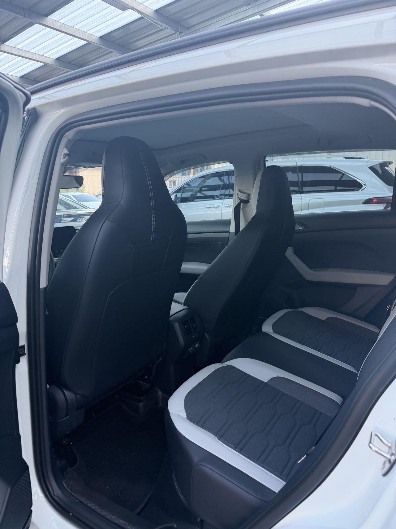 Volkswagen Tharu 2025 car image #4