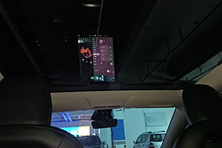 Tesla Model Y 2025 car image #18