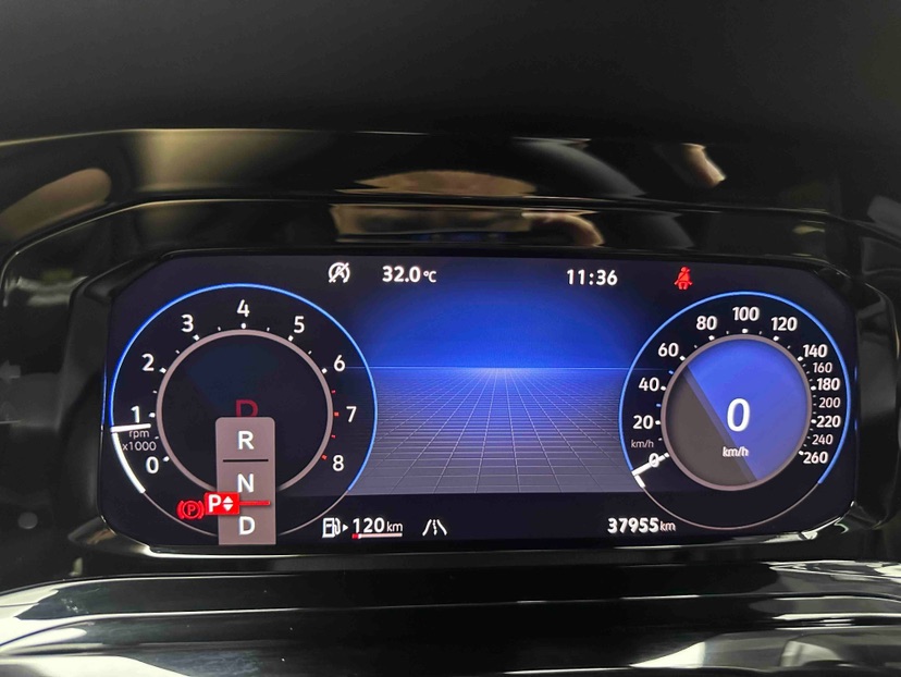 Volkswagen Golf 2023 car image #6