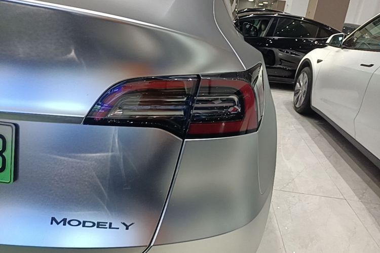 Tesla Model Y 2022 #8 Tesla Model Y 2022 car image #8