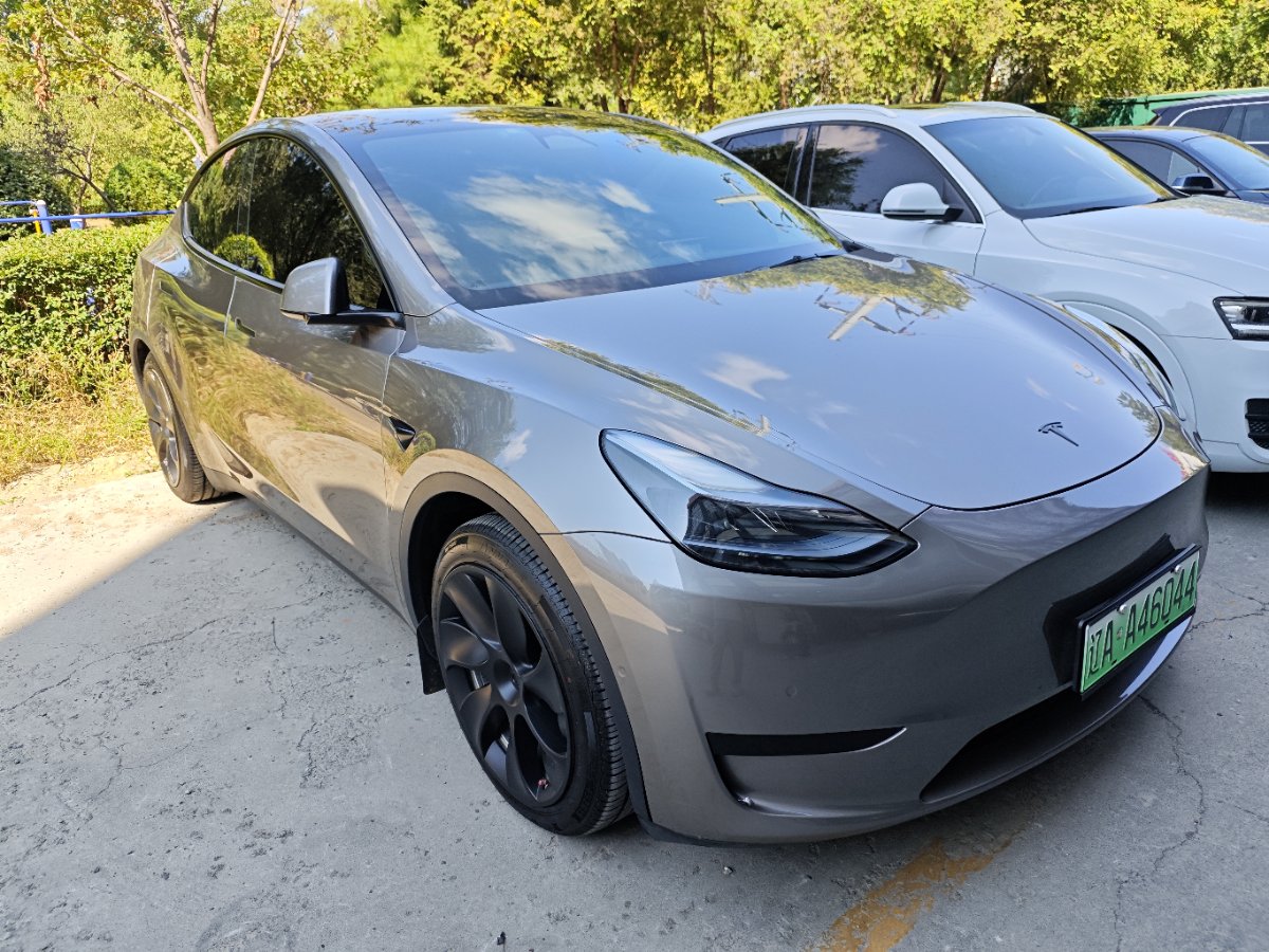 Tesla Model Y 2023 car image #3
