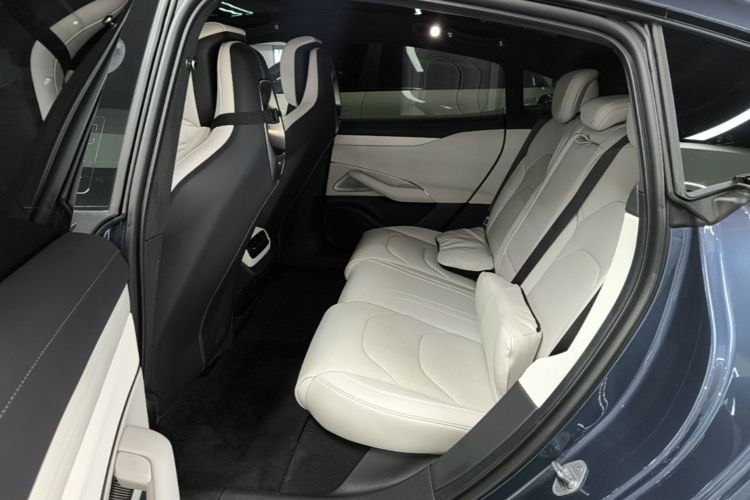 MI SU7 2024 car image #17