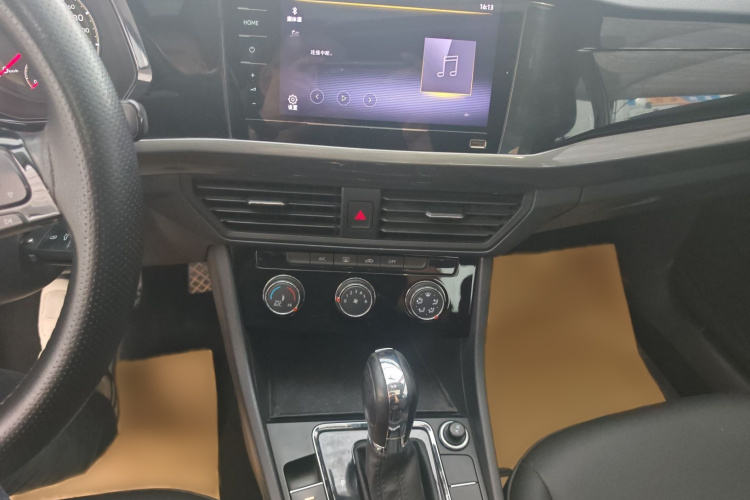 Volkswagen Bora 2021 car image #14