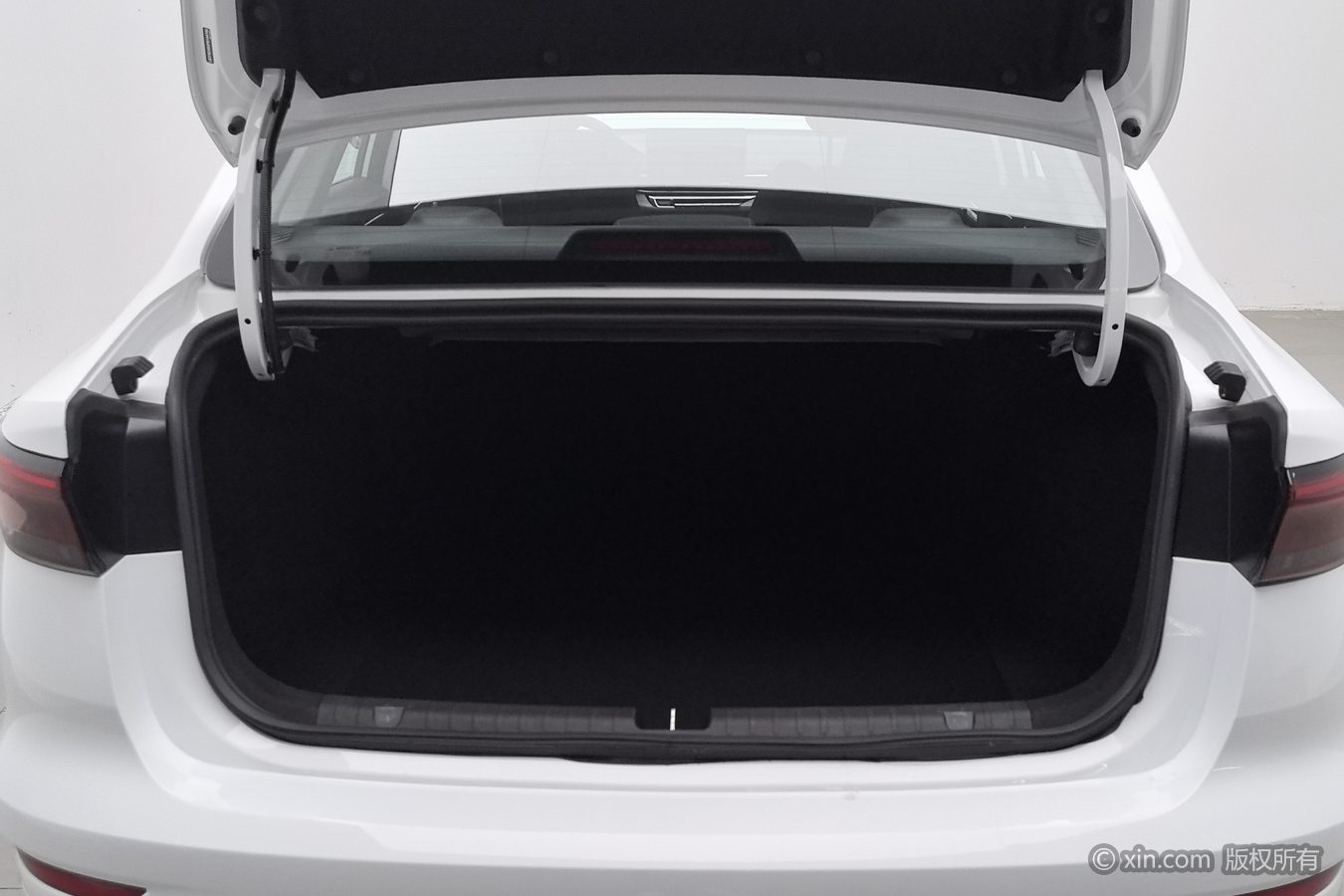 GEELY Emgrand 2024 #17 GEELY Emgrand 2024 car image #17
