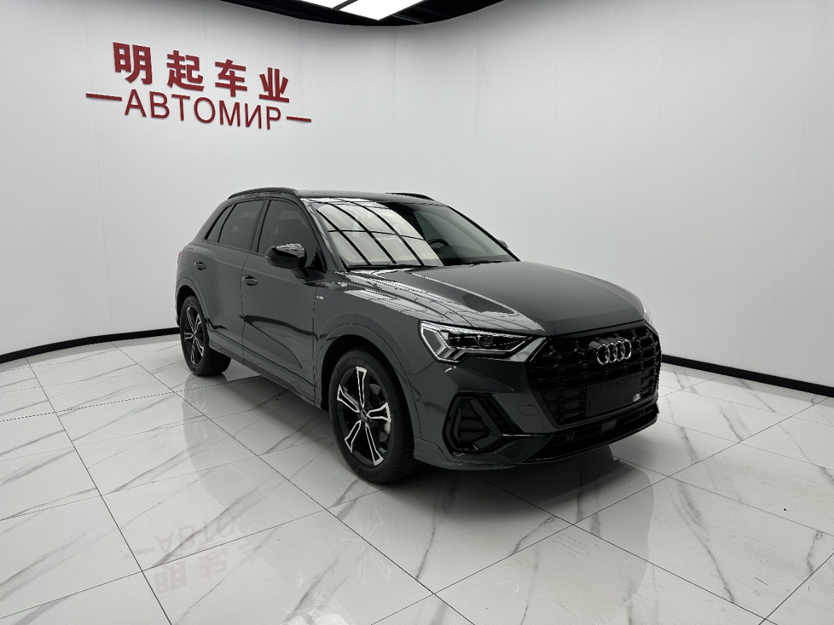 Audi Q3 2023 car image #3