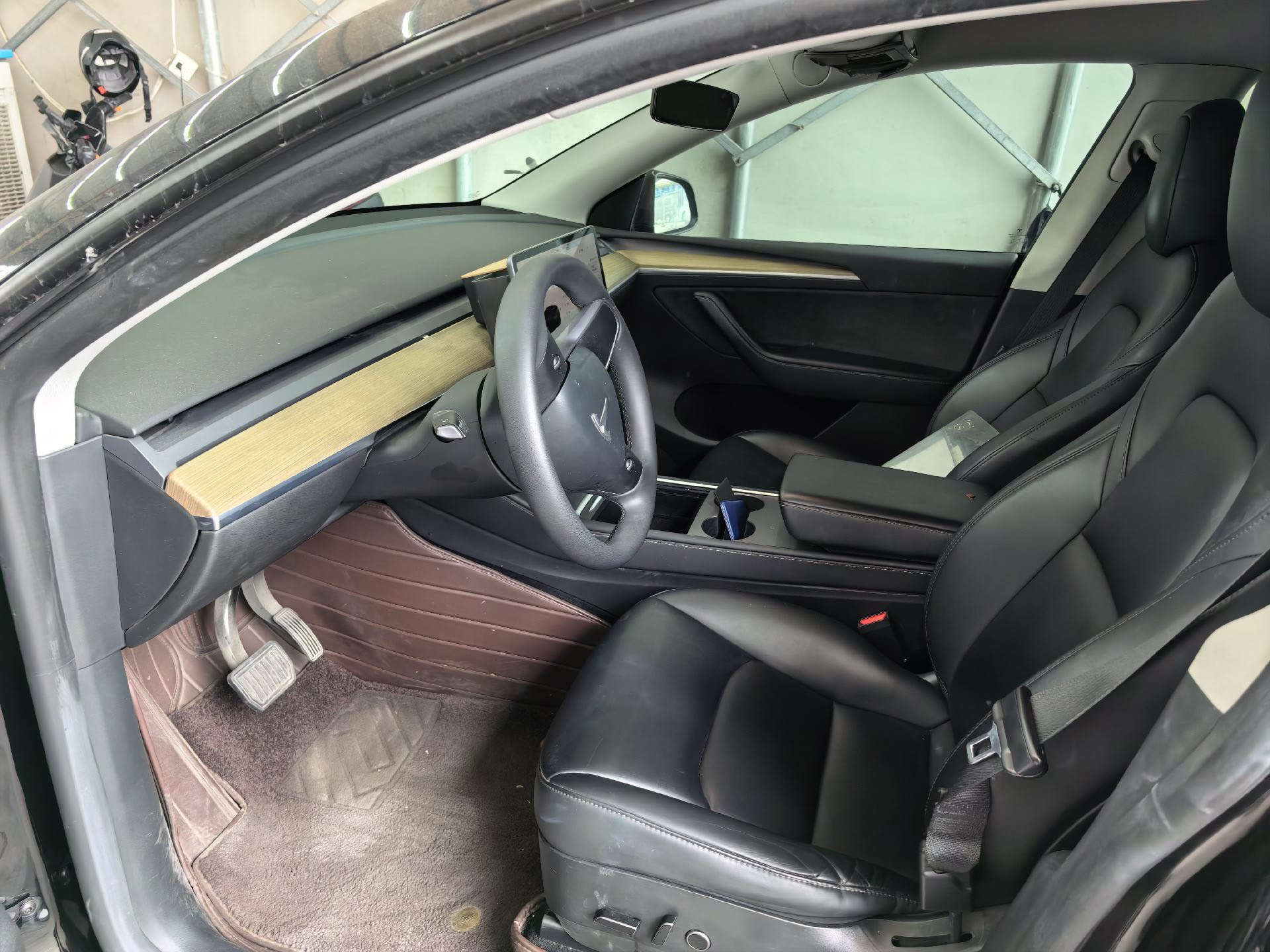 Tesla Model Y 2023 car image #6
