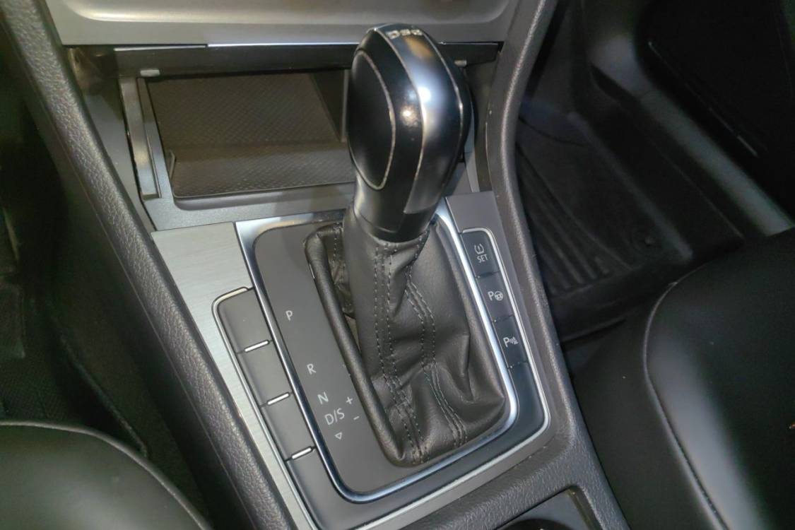 Volkswagen Golf 2015 car image #27