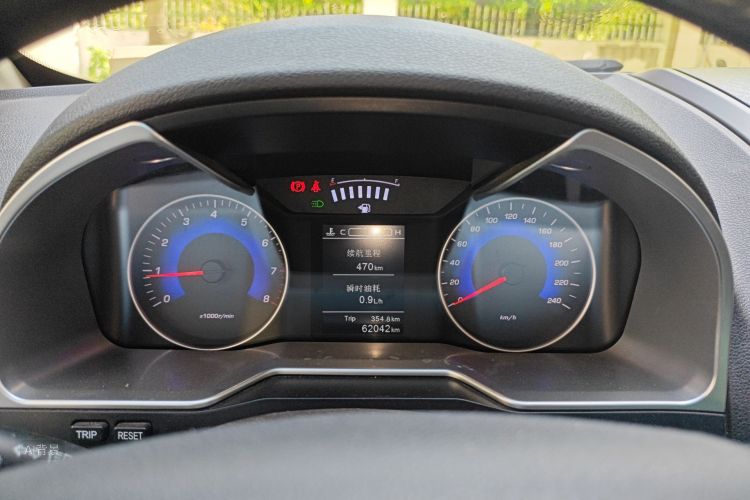GEELY Emgrand 2015 #13 GEELY Emgrand 2015 car image #13