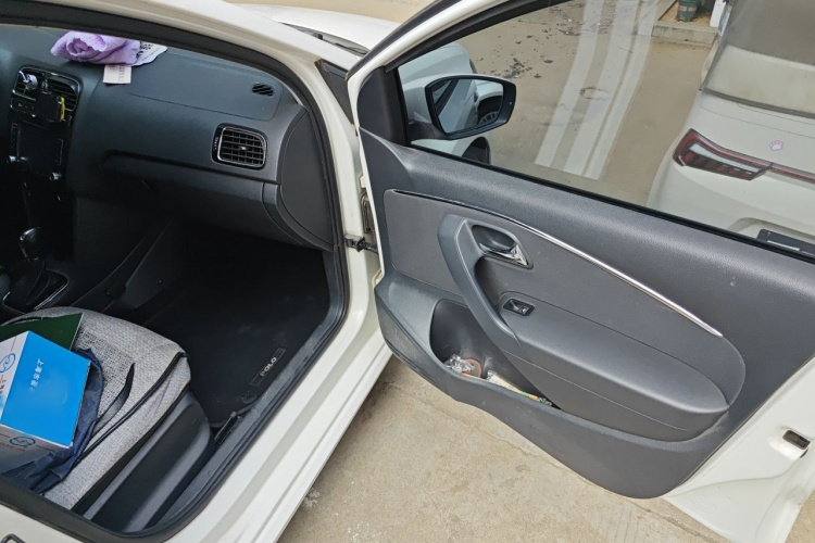 Volkswagen Polo 2015 #27 Volkswagen Polo 2015 car image #27