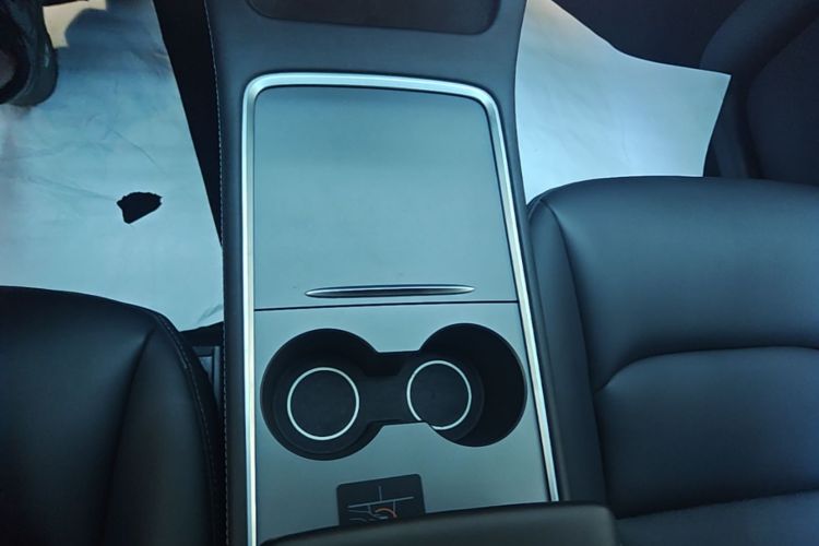Tesla Model Y 2021 #18 Tesla Model Y 2021 car image #18
