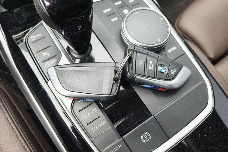 BMW 3 Series 2022 صورة سيارة #8