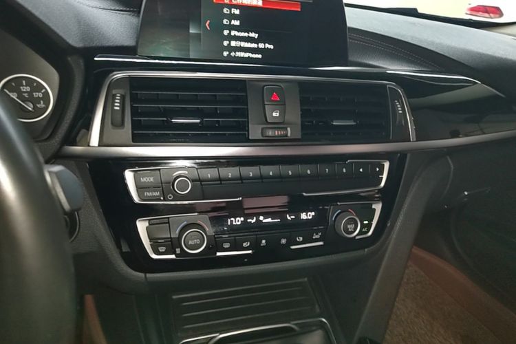 BMW 3 Series 2018 car image #17