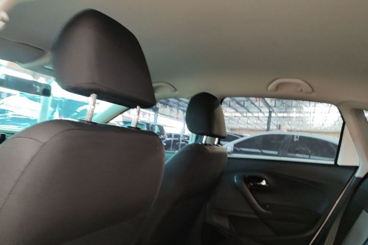 Volkswagen Polo 2018 car image #18