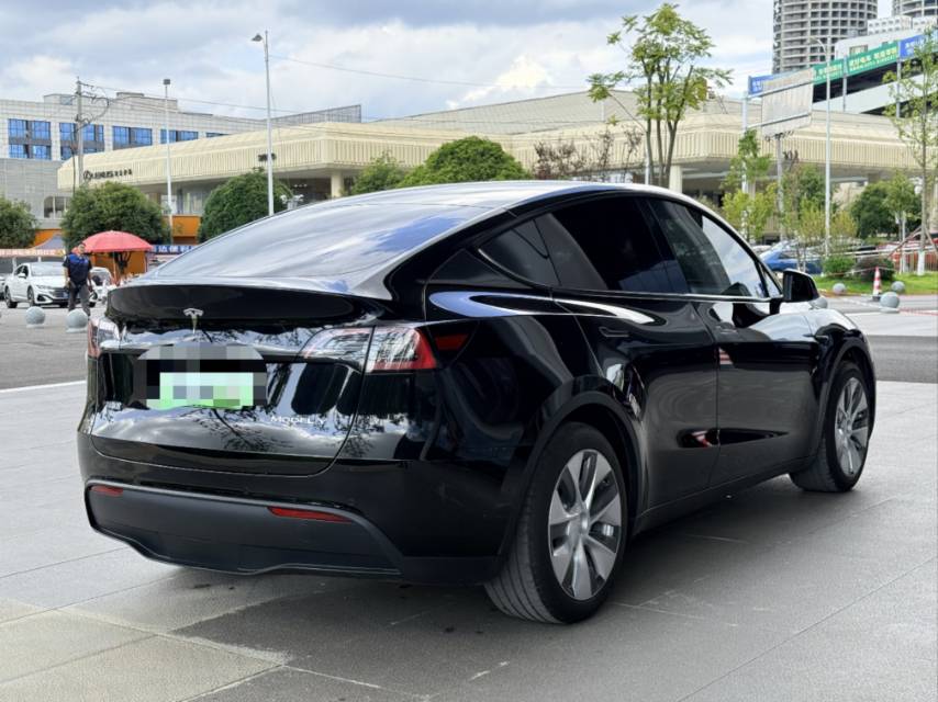 Tesla Model Y 2023 #4 Tesla Model Y 2023 car image #4