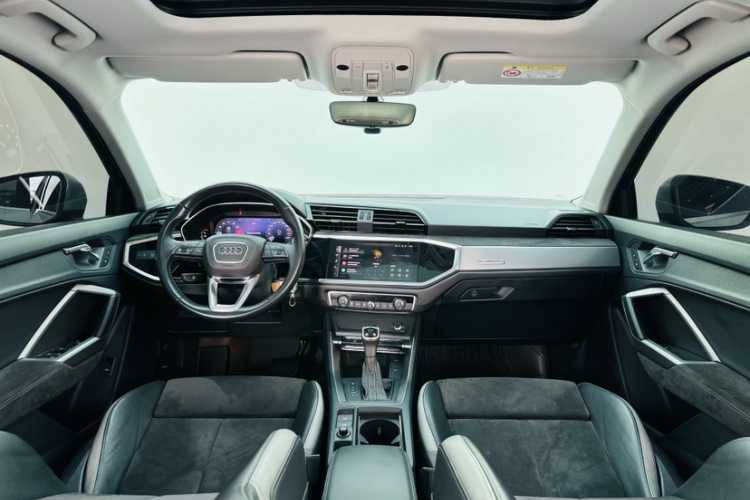 Audi Q3 2022 car image #23