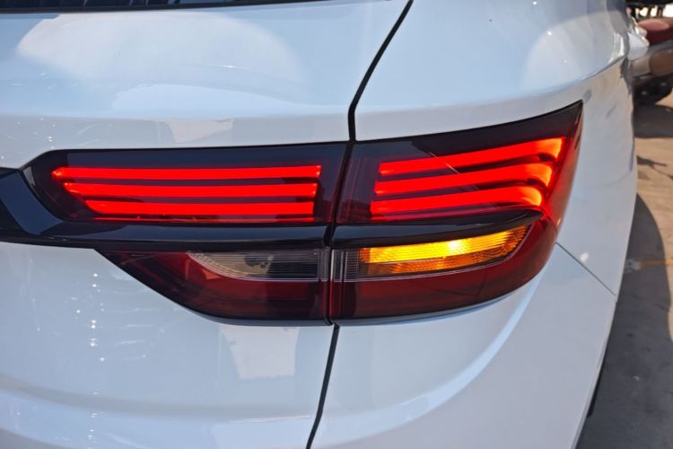 GEELY Coolray 2022 imagen de coche #8