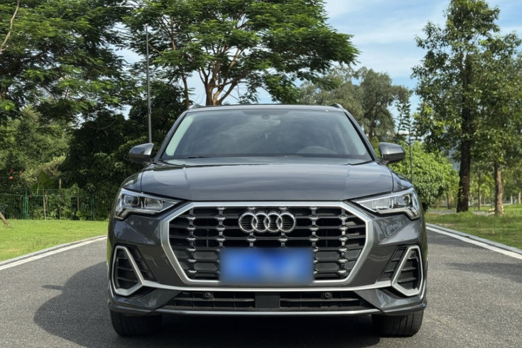 Audi Q3 2021 car image #3