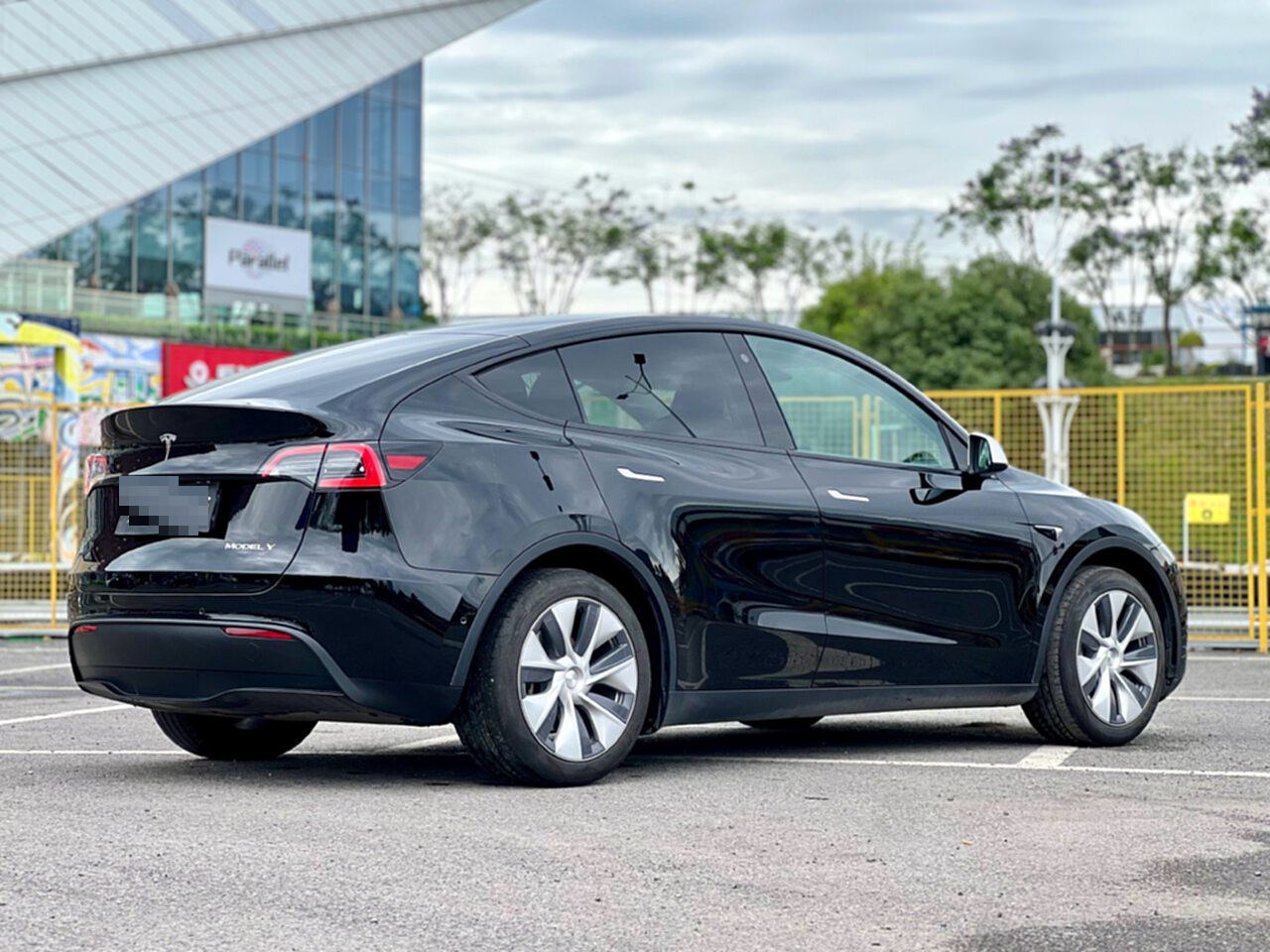 Tesla Model Y 2023 #10 Tesla Model Y 2023 car image #10