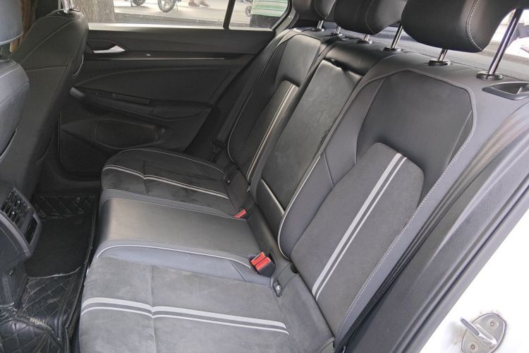 Volkswagen Golf 2022 car image #10