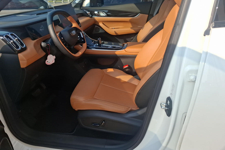 GEELY Boyue L 2025 car image #3