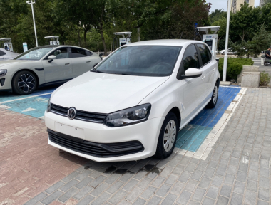 Volkswagen Polo 2016 car image 