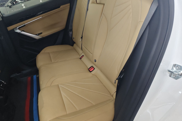 GEELY Boyue L 2024 image de voiture #17