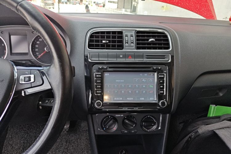 Volkswagen Polo 2017 car image #13