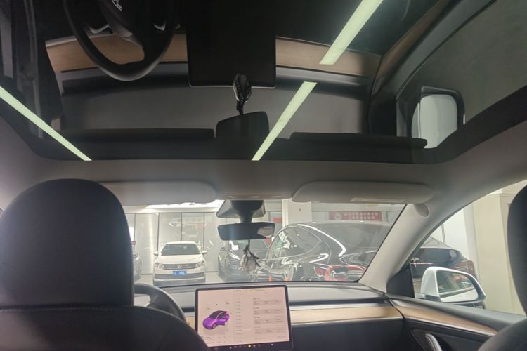 Tesla Model Y 2022 immagine di auto #18