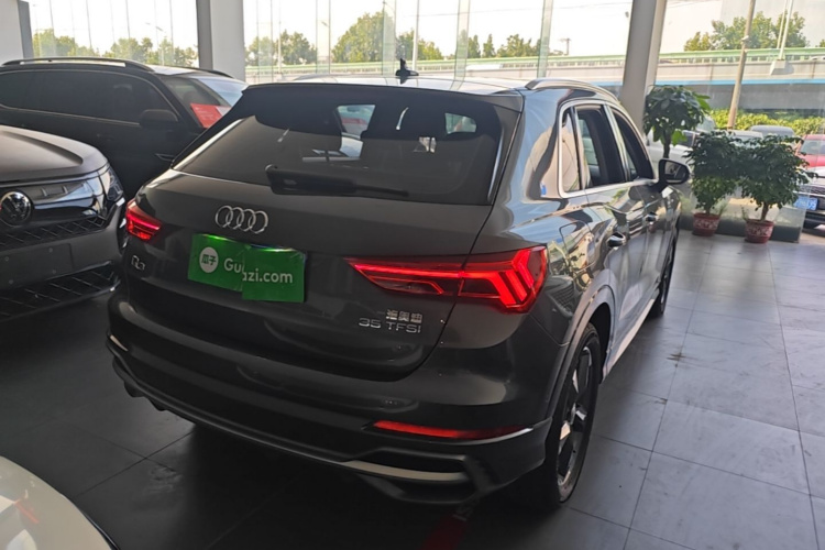 Audi Q3 2022 car image #7