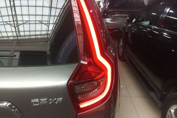 GEELY Vision X6 2019 immagine di auto #8