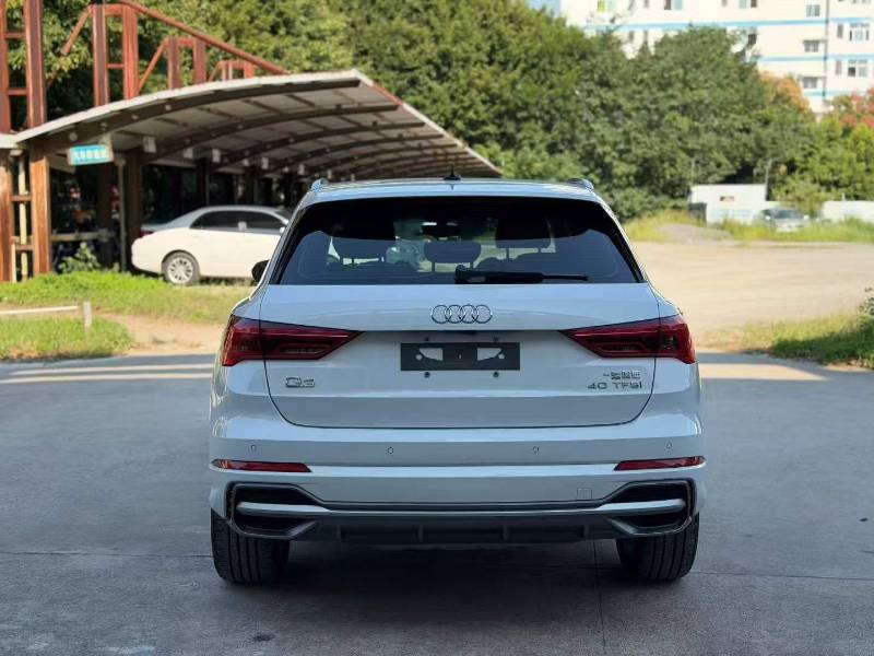 Audi Q3 2022 car image #8
