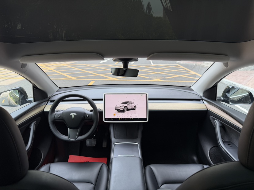 Tesla Model Y 2023 #9 Tesla Model Y 2023 car image #9