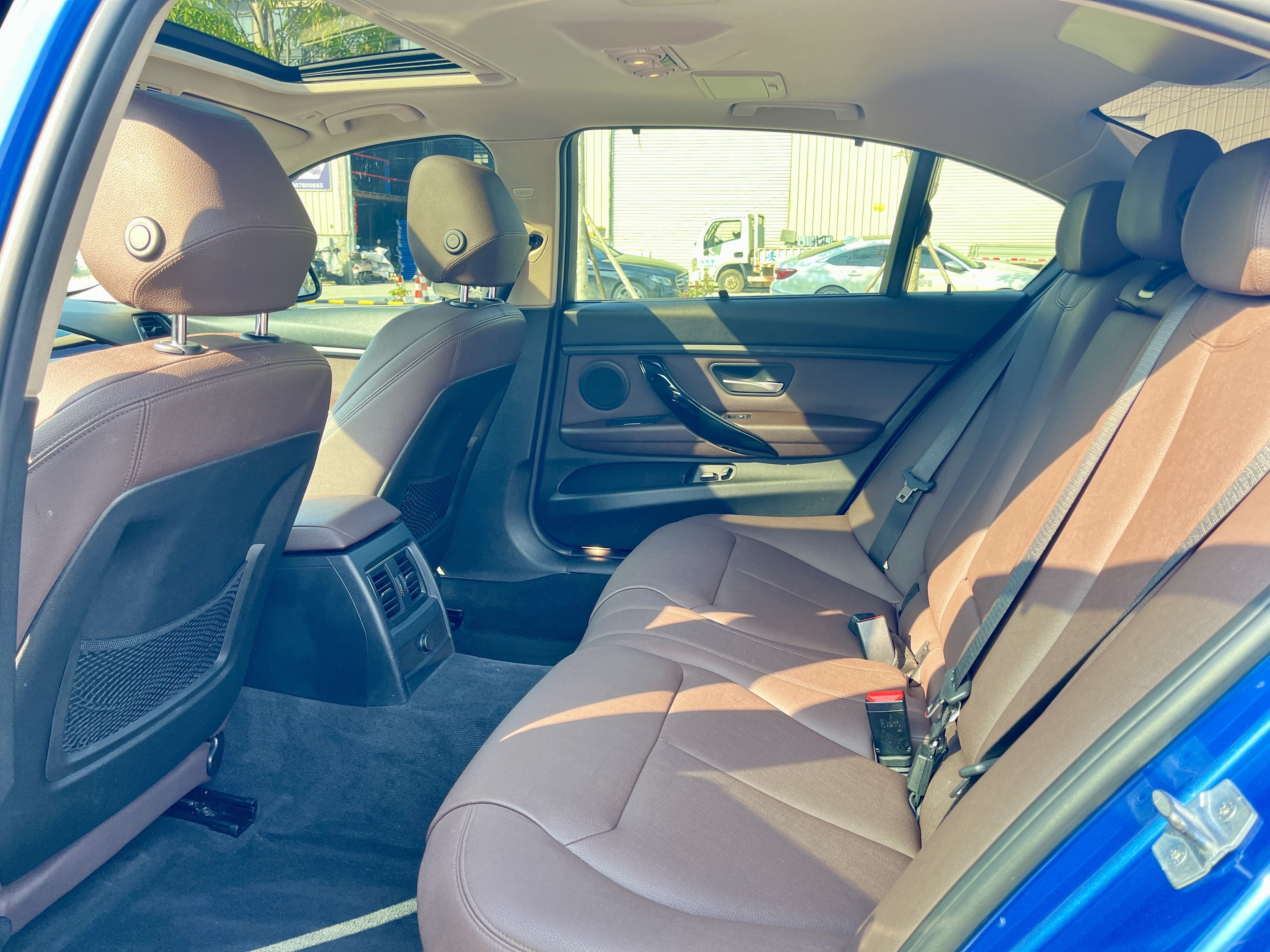 BMW 3 Series 2018 car image #6