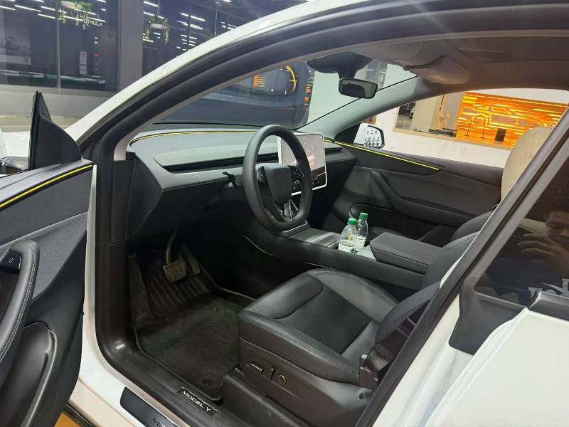 Tesla Model Y 2026 #4 Tesla Model Y 2026 car image #4