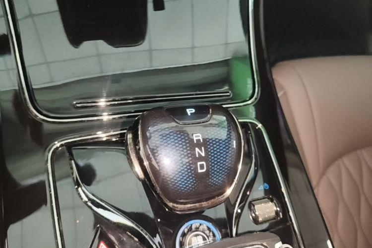 BYD Han 2024 car image #18