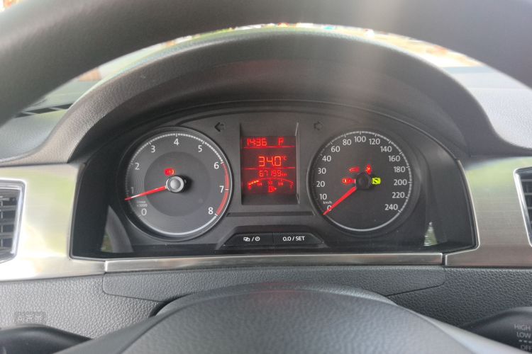 Volkswagen Santana 2016 car image #13