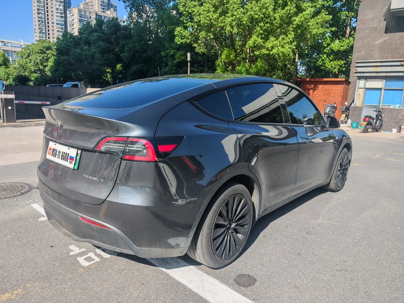 Tesla Model Y 2024 #5 Tesla Model Y 2024 car image #5