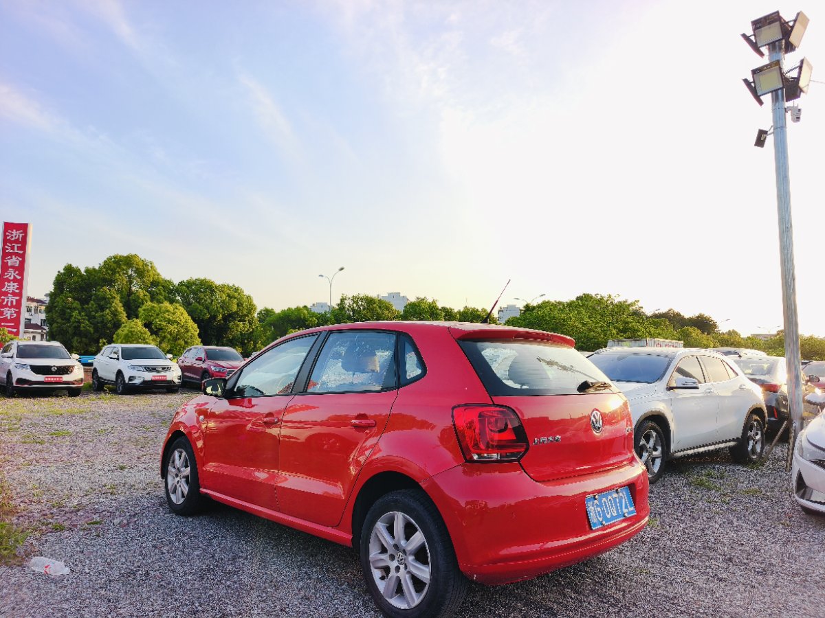 Volkswagen Polo 2014 car image #7