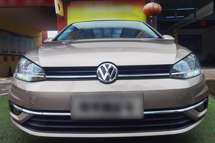 Volkswagen Golf 2018 car image #3