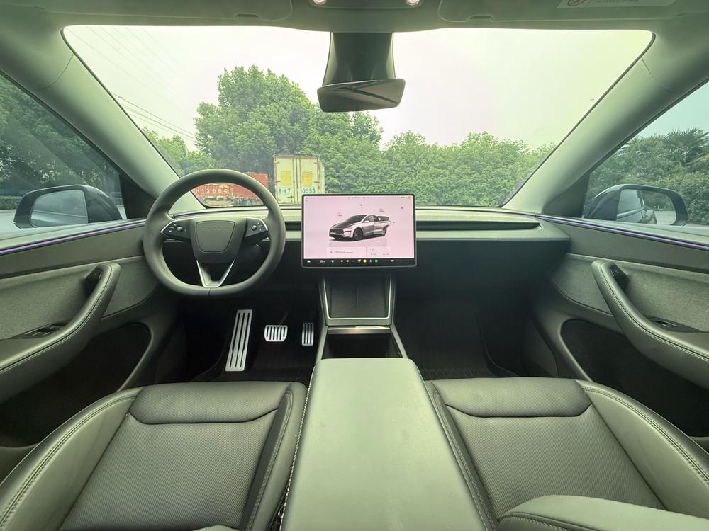 Tesla Model Y 2025 car image #12