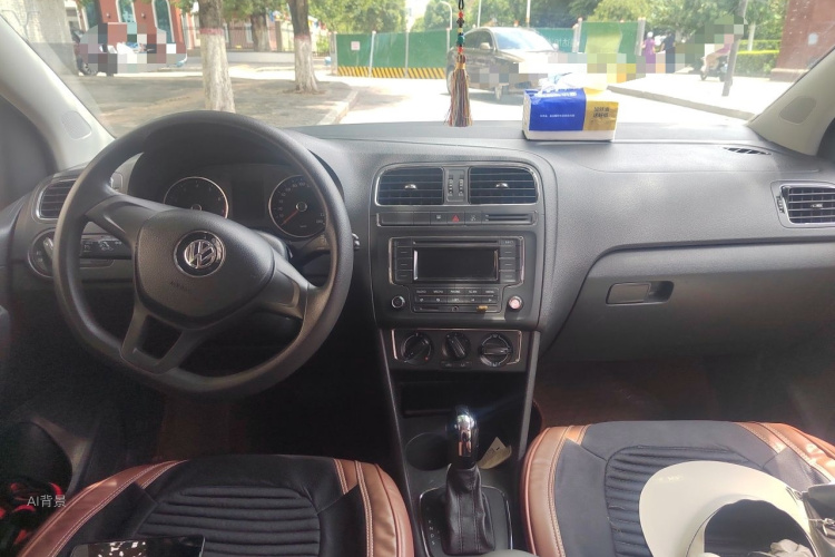 Volkswagen Polo 2015 car image #11