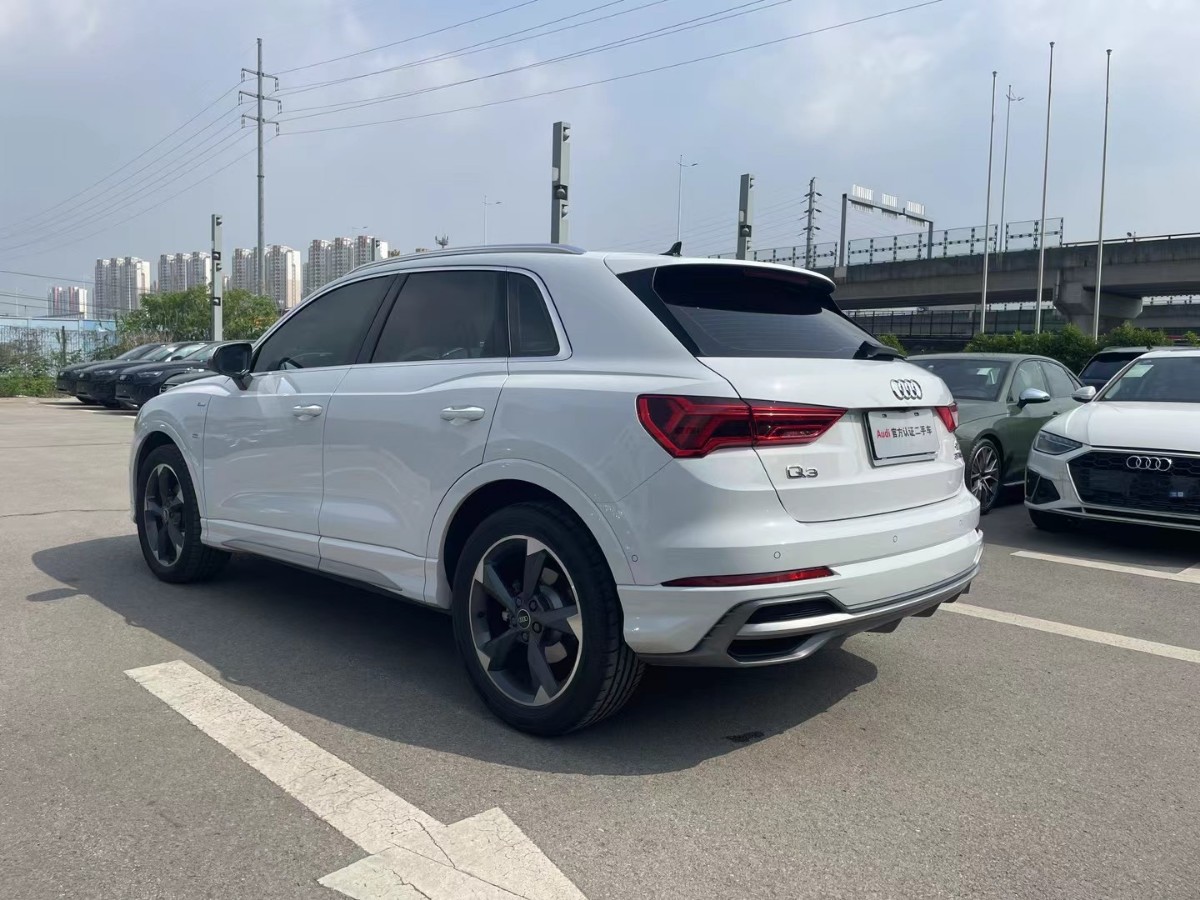 Audi Q3 2023 car image #8